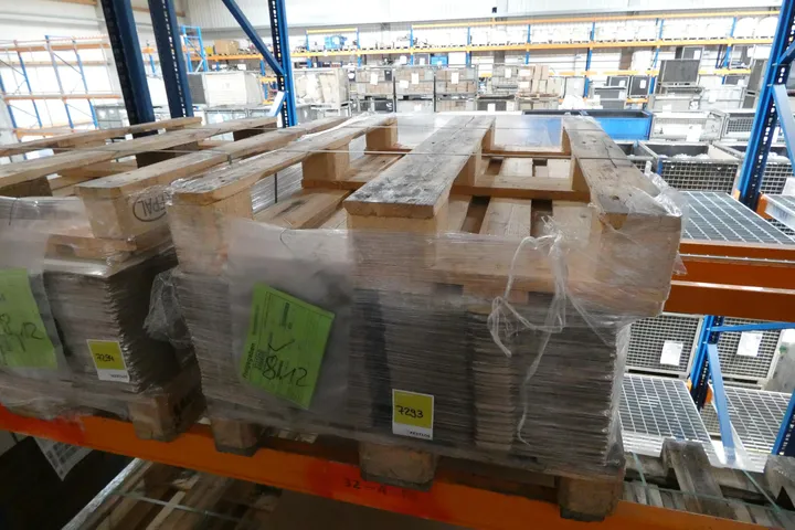 Konvolut Faltkiste SCH952 2093672, (Deckel für V1113) Umfang: Palette mit Inhalt